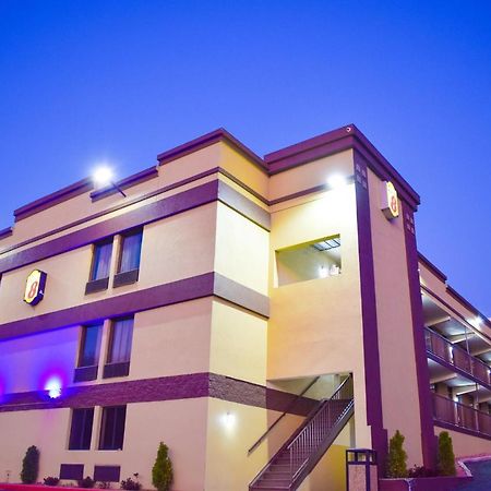 Super 8 Downtown Raleigh Motel Exterior photo